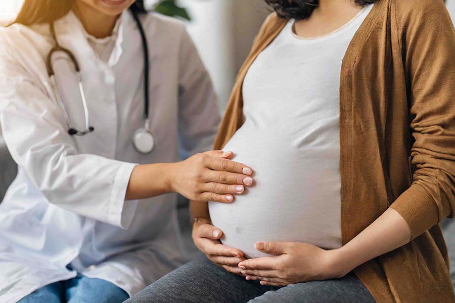 Doctor taking care of a pregnant women